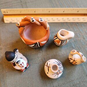 5 Miniature Southwestern pottery pieces